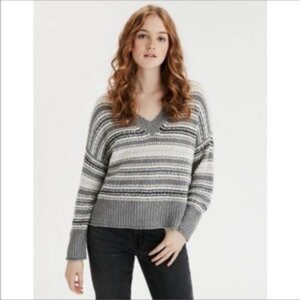 American Eagle Gray and White V-Neck Striped Sweater